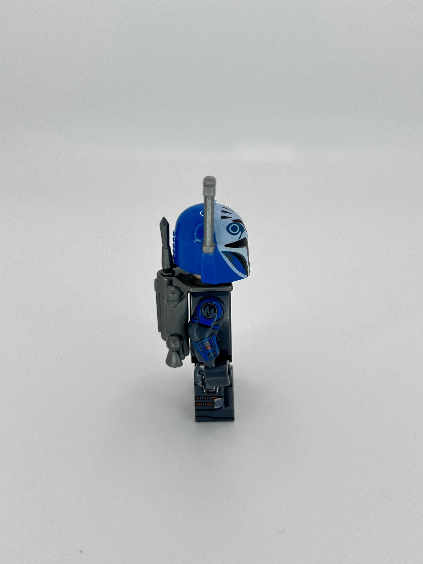 Lady Bo-Katan Minifigure – 2 Blasters, Shield & Jetpack – Mandalorian Leader