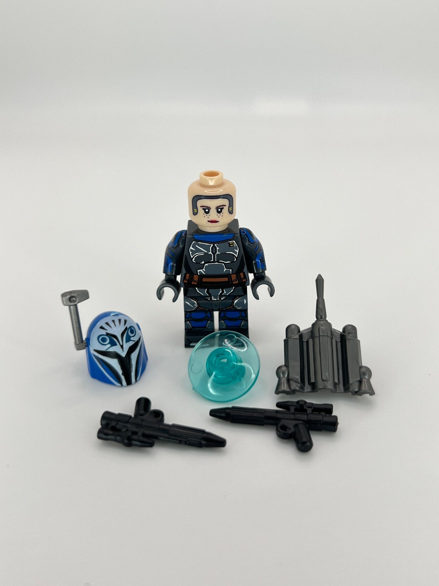 Lady Bo-Katan Minifigure – 2 Blasters, Shield & Jetpack – Mandalorian Leader