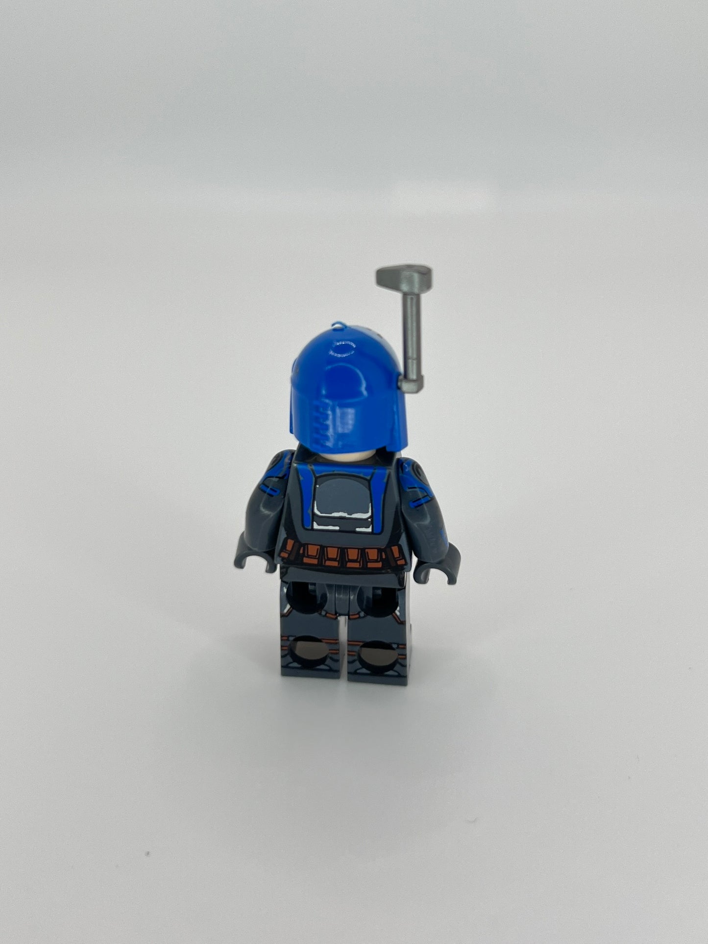Lady Bo-Katan Minifigure – 2 Blasters, Shield & Jetpack – Mandalorian Leader