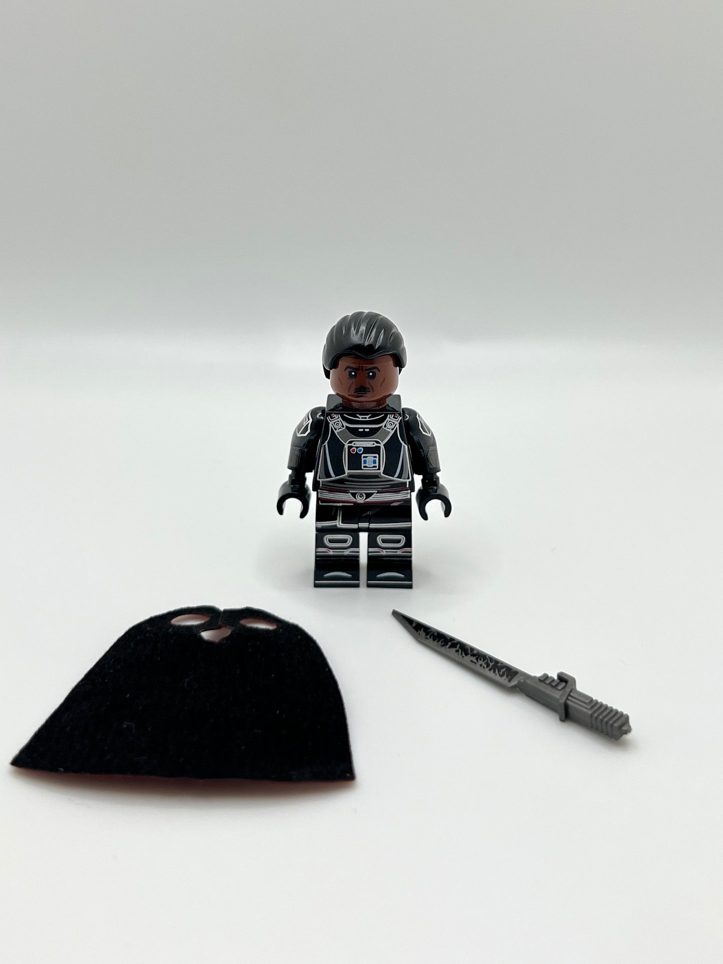 Moff Gideon Minifigure β The Mandalorian Imperial Warlord with Dark Saber