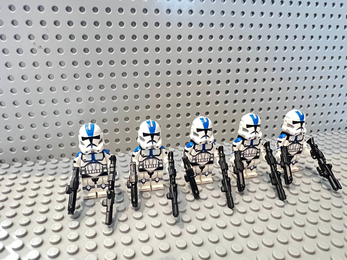 Star Wars 501st Clone Trooper Minifigure Set With Weapons & Accessories