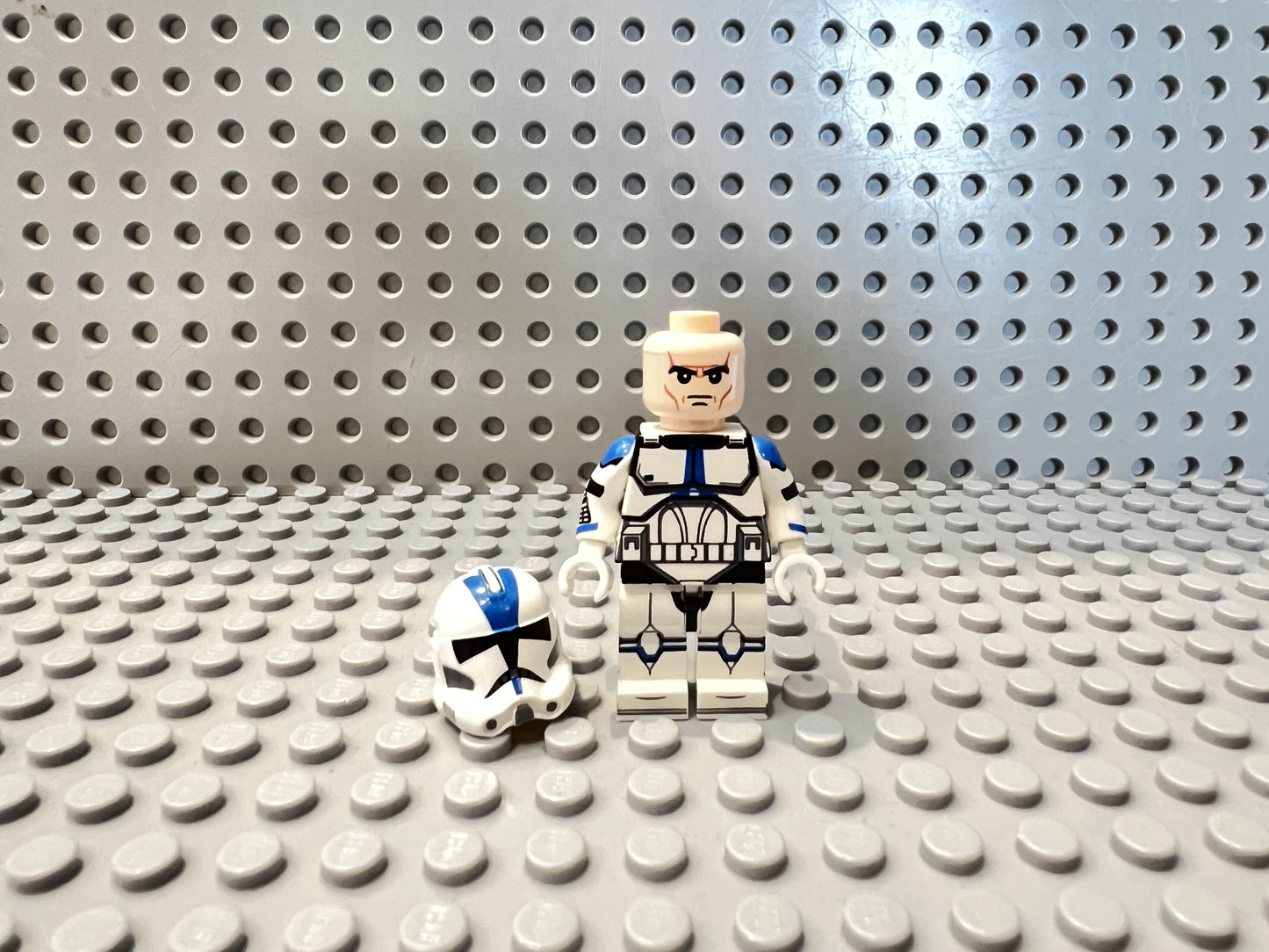 Star Wars 501st Clone Trooper Minifigure Set With Weapons & Accessories