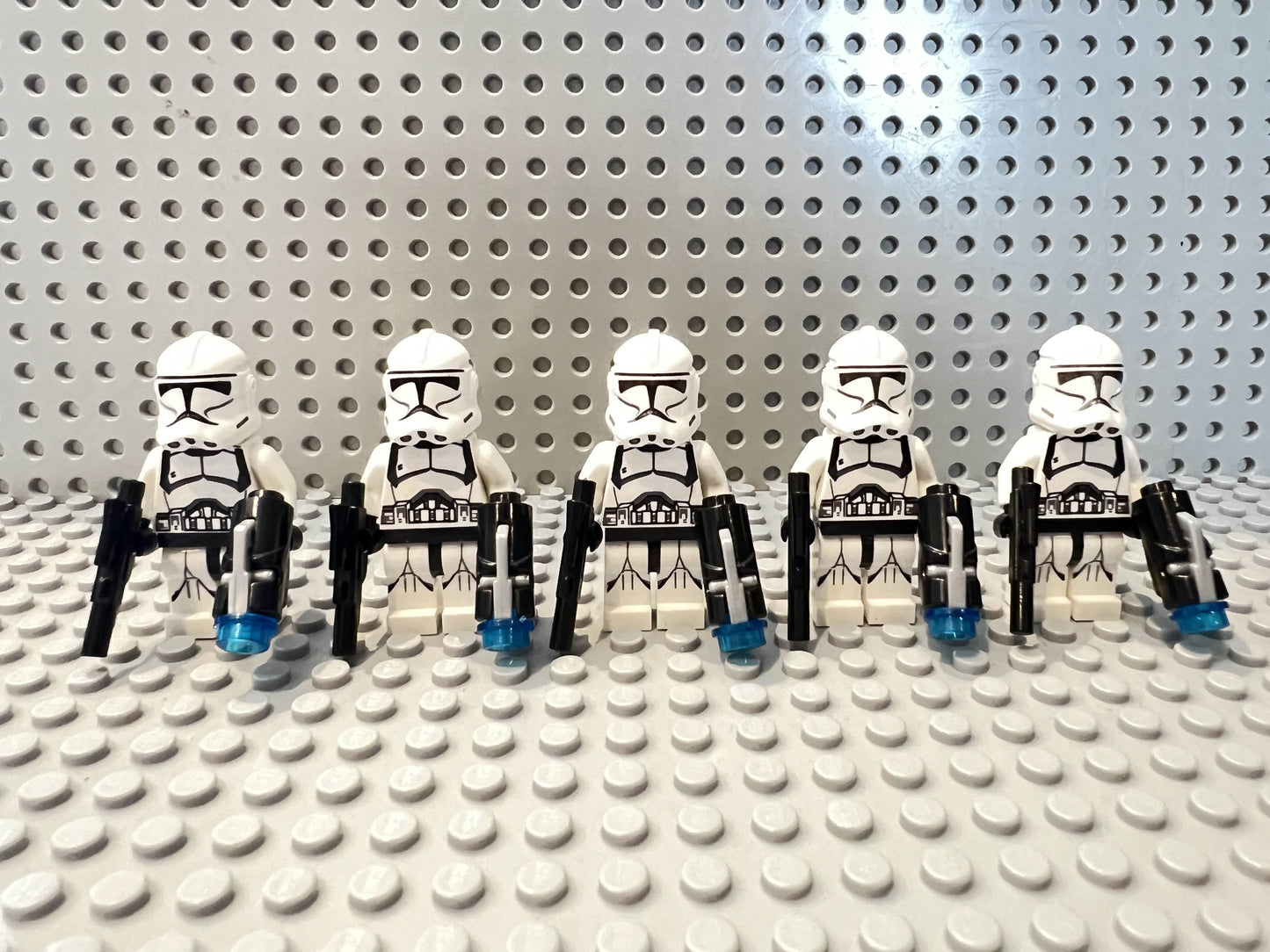 Star Wars Phase 2 Clone Trooper Minifigure Set With Weapons & Accessories