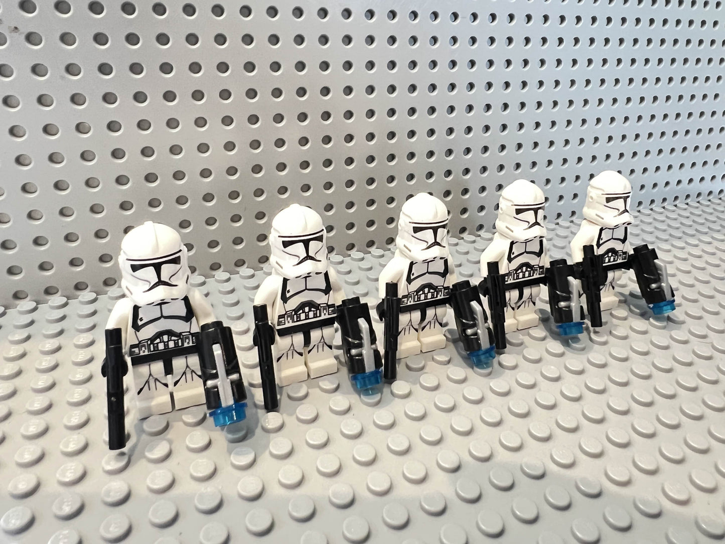 Star Wars Phase 2 Clone Trooper Minifigure Set With Weapons & Accessories