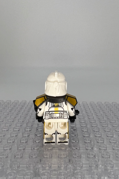 Star Wars Clone Commander Trooper Minifigure With Weapons & Accessories