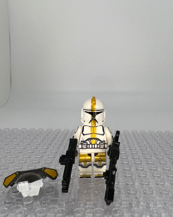 Star Wars Clone Commander Trooper Minifigure With Weapons & Accessories