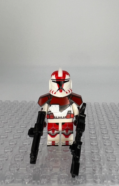 Star Wars Clone Captain Trooper Minifigure With Weapons & Accessories